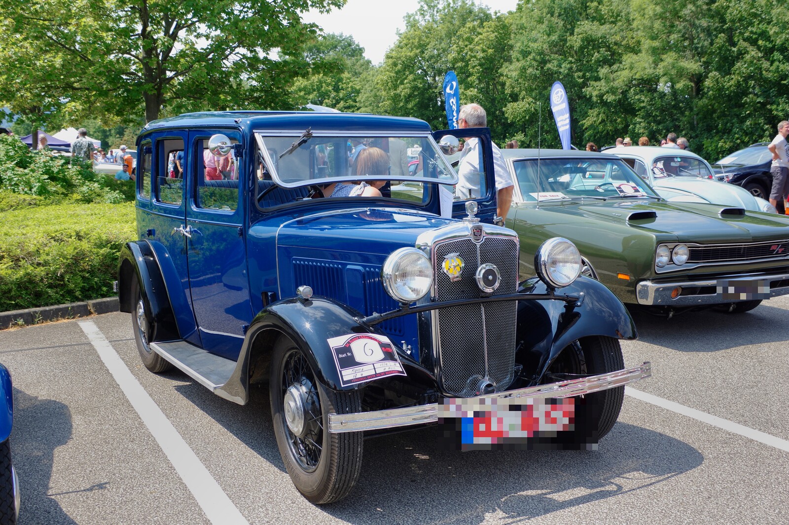 Ein Morris 10-Four, Baujahr 1934, mit 10 PS ist beim 34. Internationalen Konzer Old- und Youngtimertreffen zu sehen. Das Foto entstand am 15. Juli 2018 und zeigt das Fahrzeug schr�g von vorn.