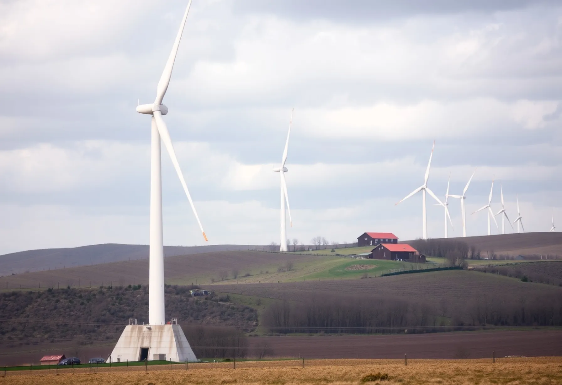 Windkraftanlagen in Norddeutschland: Stillstand und Landschaftsprägung