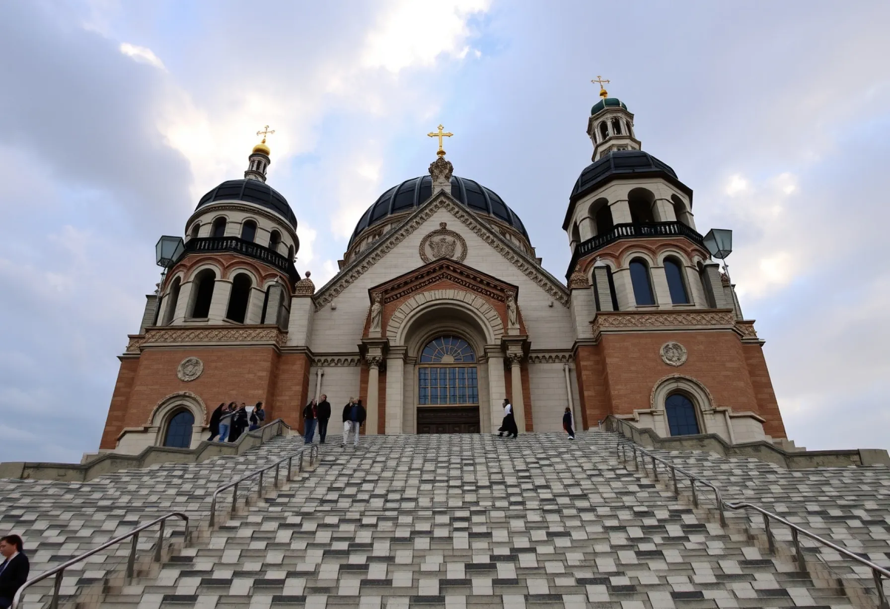 Architektonische Merkmale und städtische Atmosphäre der Synagoge in Budapest