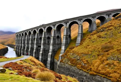 Viadukt aus der viktorianischen Ära in den schottischen Highlands: Ein Symbol für Beständigkeit und Ruhe