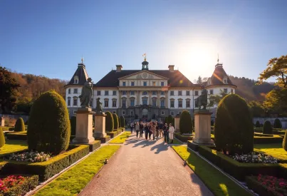 Barockes Schloss in Süddeutschland mit kunstvoller Architektur und geometrischen Gärten