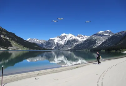 Bergsee in alpiner Landschaft: Ruhe, Natur und klare Bergluft im August