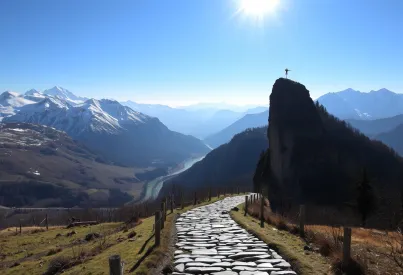 Beschreibung der Kaukasus-Berglandschaft bei Sonnenaufgang