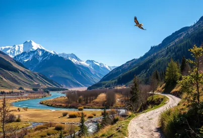 Landschaft des Kaukasus: Gipfel, Tal und Adler im klaren Licht
