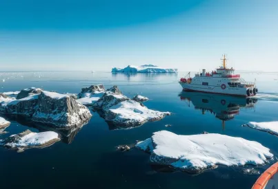 Expeditionsschiff vor Grönlands Küste: Forscher beobachten unberührte Natur in ruhiger Bucht