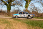 Ein silberner Ford Taunus 20M f�hrt bei der f�nften Wertungspr�fung der 18.
