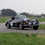Ein Jaguar XK 120 OTS Roadster von 1952 mit der Startnummer 271 ist am 14. Juni 2023 beim Tag der offenen T�r auf dem Luftwaffenst�tzpunkt Cervia in Italien zu sehen. Der Wagen, gefahren von Markus Laesser und Peter Elste, nimmt an der zweiten Etappe des Rennens Mille Miglia 2023 von der Emilia-Romagna in die Marken teil.