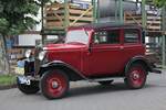 Ein Opel 1,2 Liter aus dem Jahr 1932 ist bei der Moselschiefer-Classic in Mayen zu sehen, aufgenommen am 13.