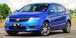Am 25. August 2013 ist in Malaysia ein Proton Suprima S in Atlantic Blue zu sehen. Das Fahrzeug wurde in Malaysia entworfen und hergestellt.
