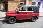 Ein UAZ 3151 in medizinischer Ausf�hrung ist von der Seite zu sehen.